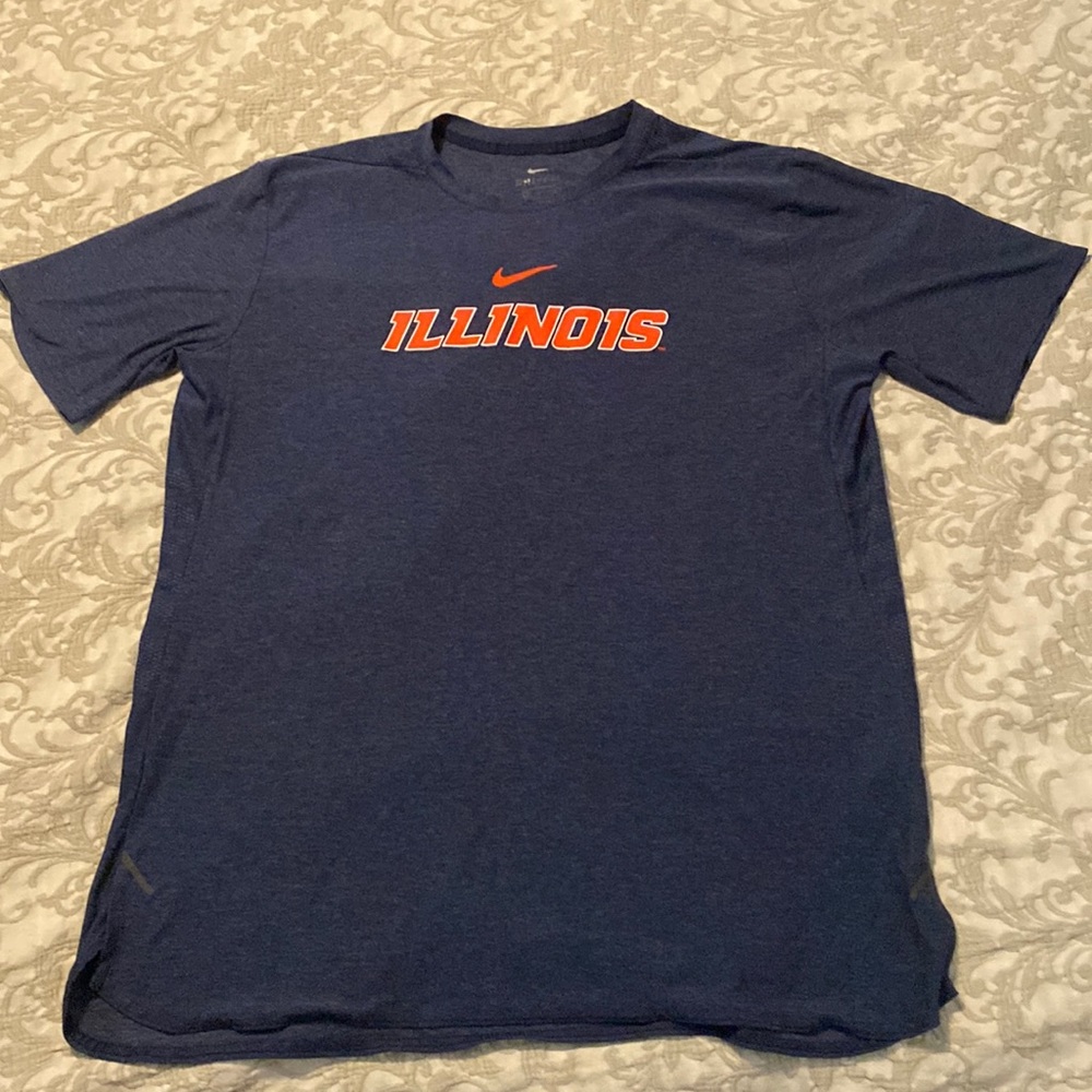 Large U of I Nike T-shirt dri fit